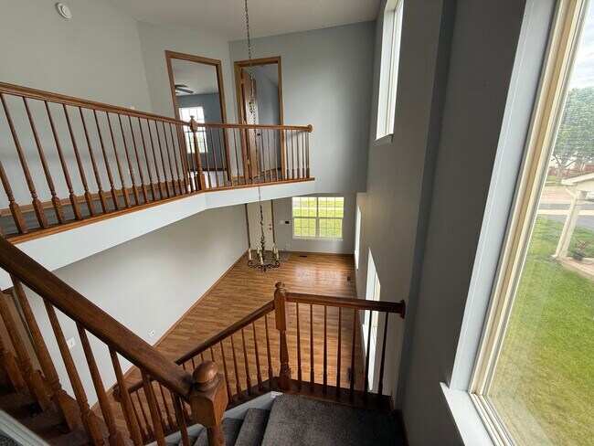 Building Photo - 2208 Rebecca Cir