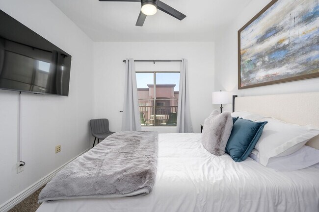 Building Photo - 5450 E Deer Valley Dr