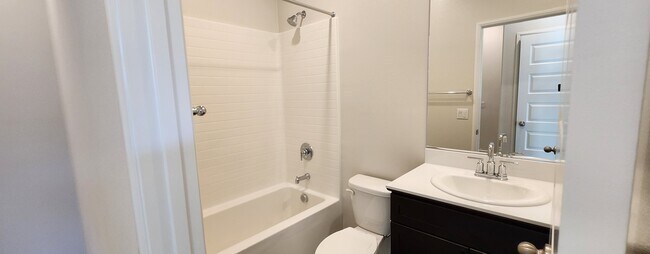Building Photo - 40787 Melrose Dr