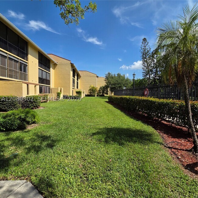 Building Photo - 2079 Coral Ridge Dr