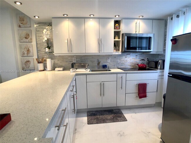 Building Photo - 1575 Euclid Ave