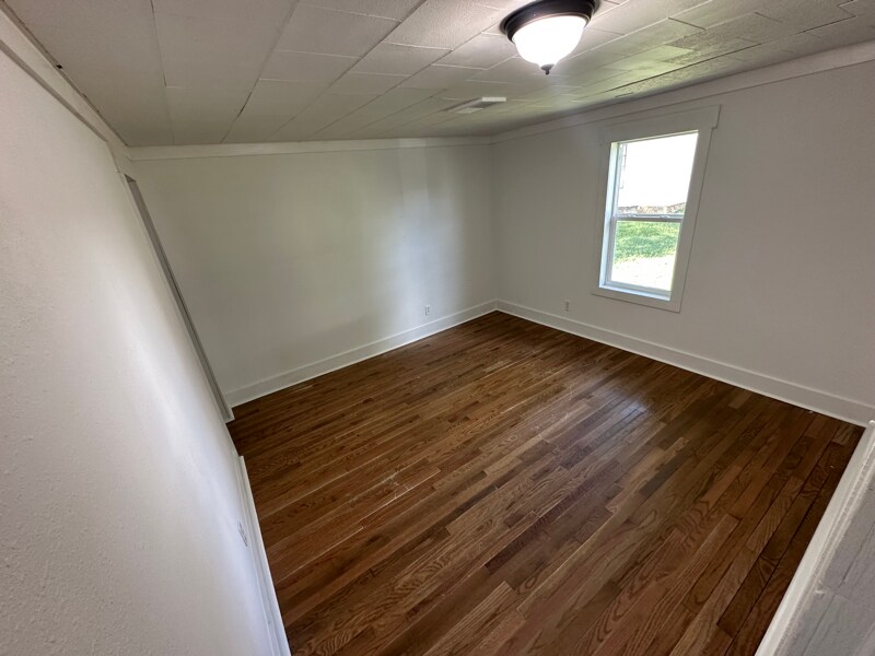 Building Photo - 204 S 11th St