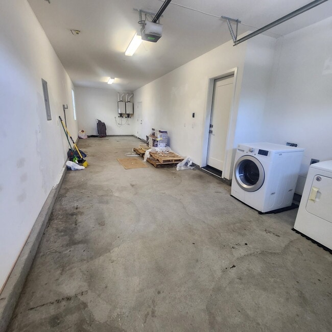 Building Photo - 2316 Dancing Penny Way