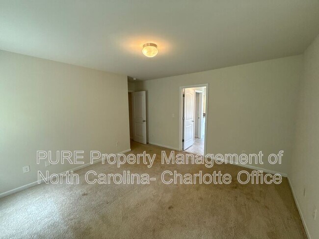 Building Photo - 613 Oak Forest Lane