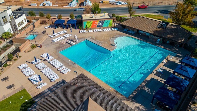 Building Photo - LUXURY GOLF COURSE CONDO - FULLY FURNISHED