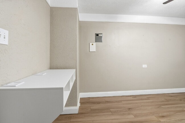 Building Photo - $1,245.95 with Half Off Second Month’s rent until 08/31/26 only, 1 Bed - 1 Bath, Condo in Denver ...