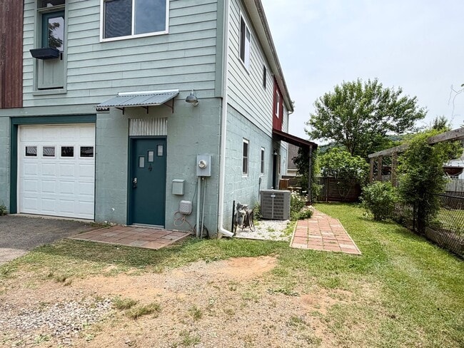 Building Photo - 1500 Meridian St