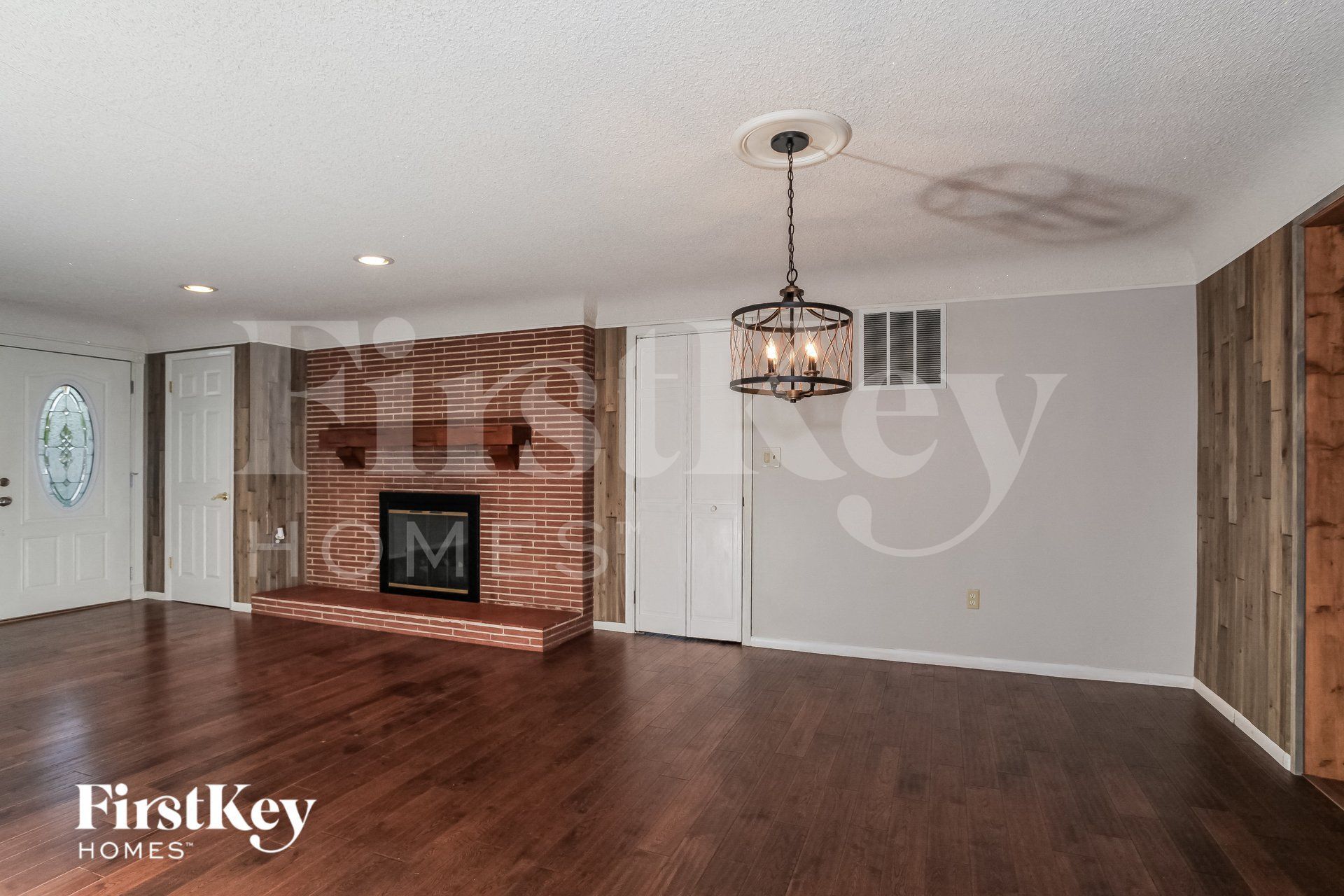 Building Photo - 1244 Day Cir E