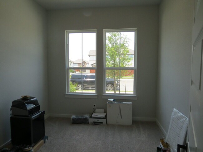 Building Photo - 404 Lariat Lp
