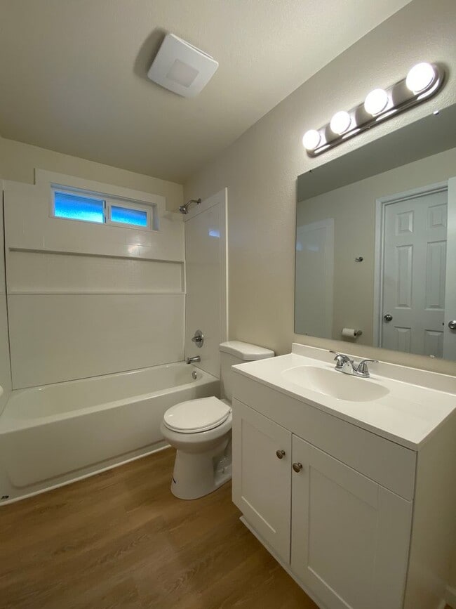 Building Photo - Charming 3 Bedroom 1 Bath Updated Home in Tacoma!
