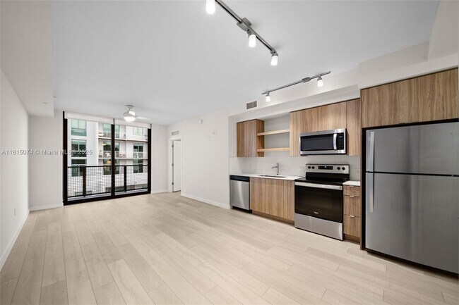 Primary Photo - 555 NE 8th St