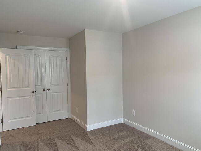 Building Photo - 6927 Eddy Point Ln