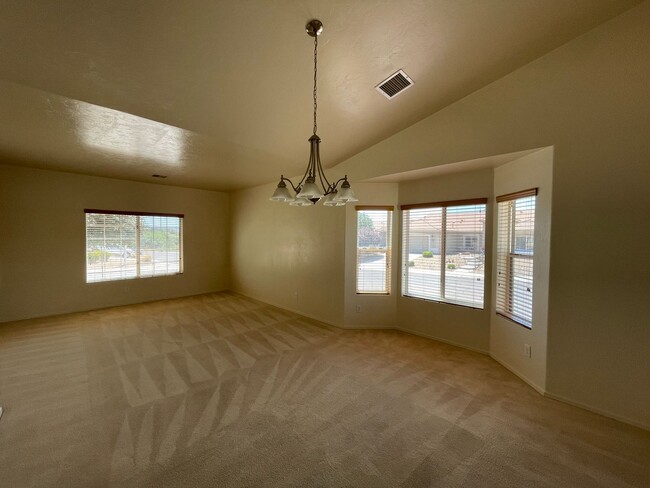 Building Photo - 1994 Willow Oak Ln