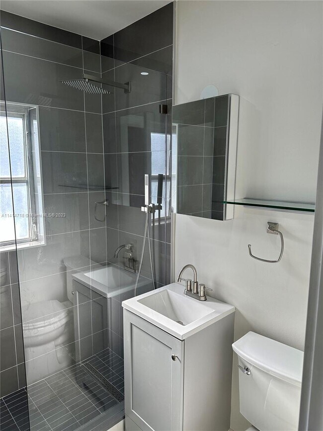 Building Photo - 4798 SW 1st St