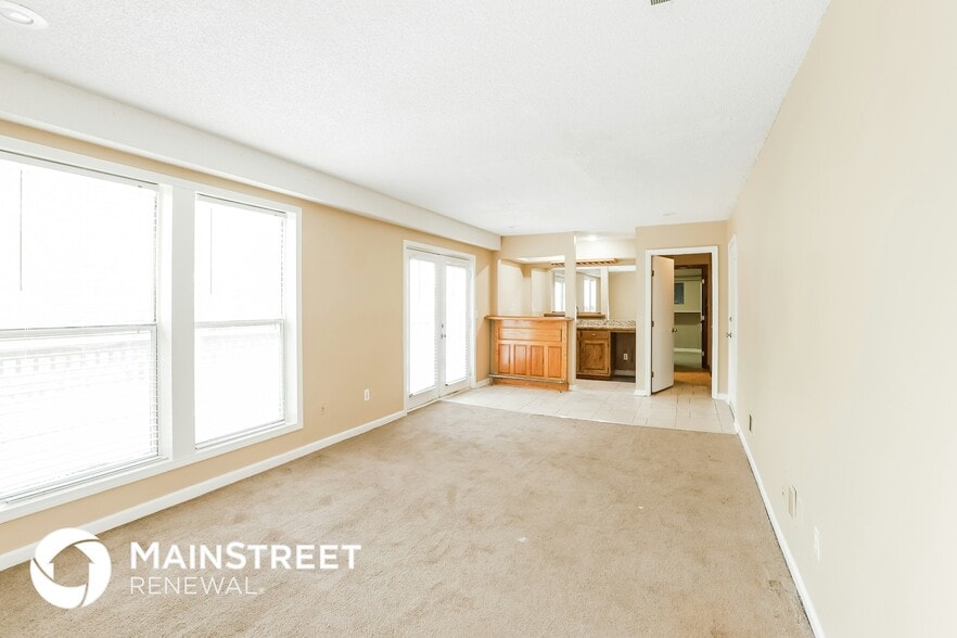 Building Photo - 5804 NW Klamm Dr