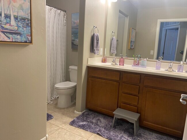 Building Photo - 9095 Blue Saguaro St