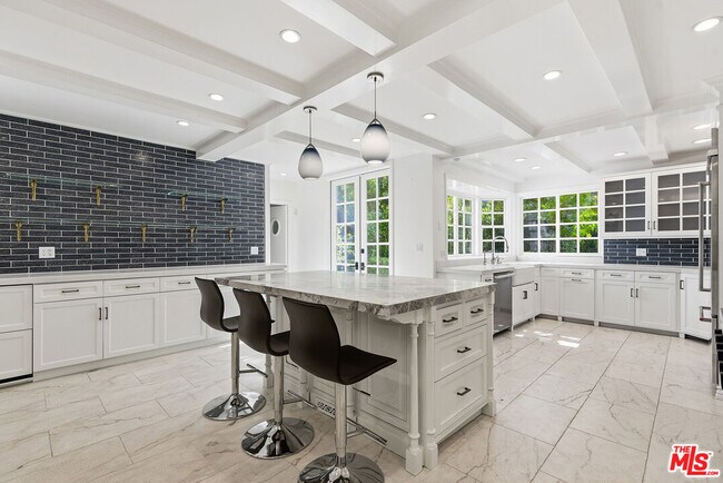 Building Photo - 9305 Hazen Dr