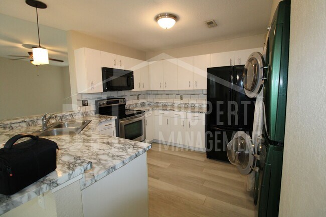 Building Photo - Beautiful 3BR Home in The Highlands Subdivision