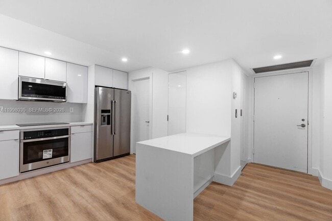 Building Photo - 1717 N Bayshore Dr