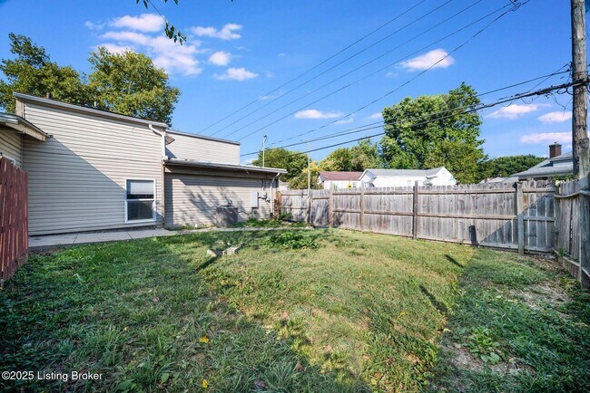 Building Photo - 1112 E Oak St