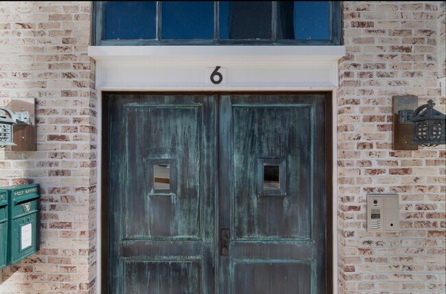 Building Photo - 6 Douglas St