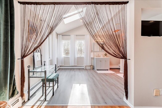 Building Photo - 441 Burlingham Rd