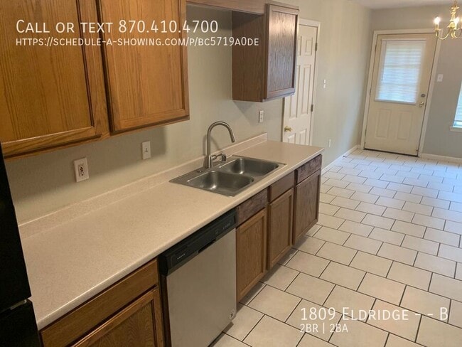 Building Photo - Spacious 1200 sq ft  2 bed /2 bath apartment