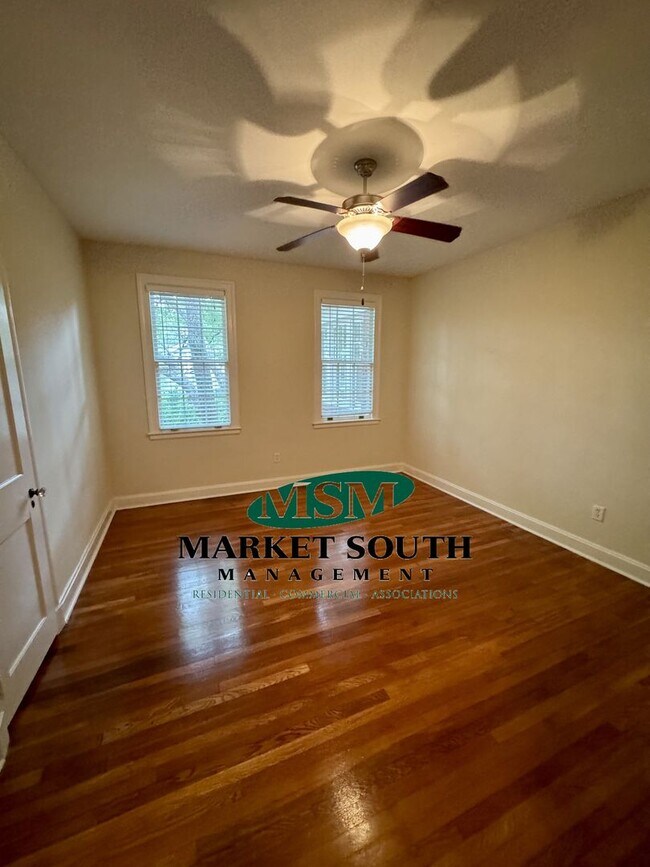 Building Photo - ARDSLEY PARK GEM- AVAILABLE NOW!  APPOINTM...