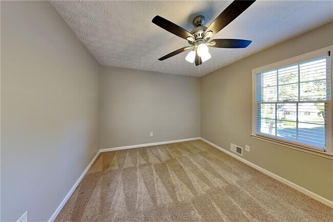 Building Photo - 5225 Shadow Wood Dr