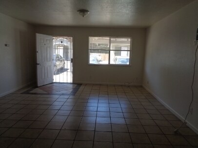 Building Photo - 1115 Holly Ave