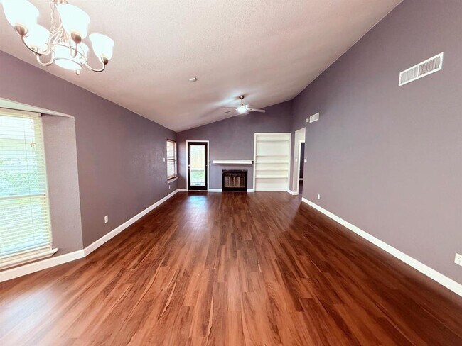 Building Photo - 12314 Thompkins Dr