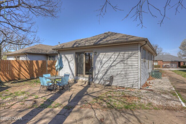 Building Photo - 119 W Briarbrook Ln