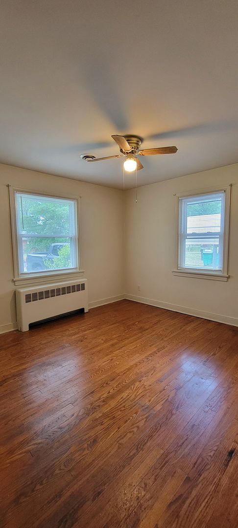 Building Photo - Brick ranch in Southside with large privat...