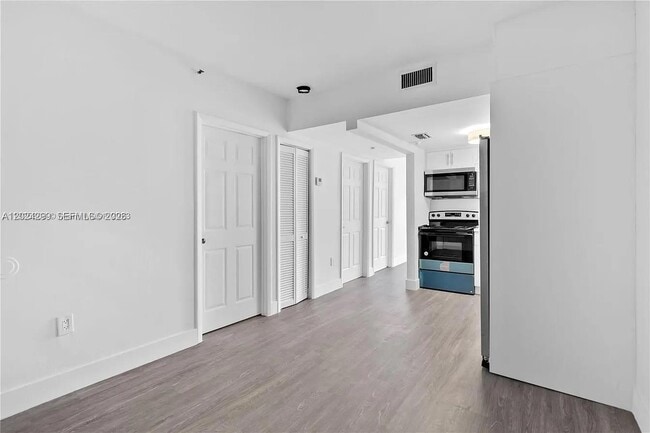 Building Photo - 1351 SW 4th St