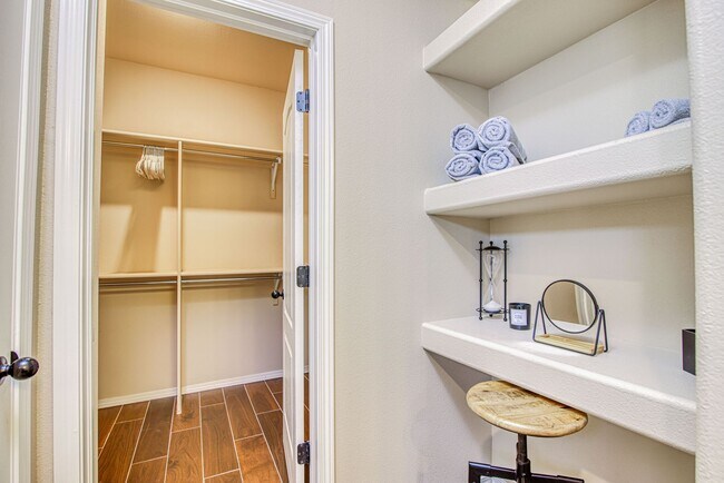 Building Photo - Westside area for Short or Long Term Rental(Completely Furnished) Beautiful 3 bed/2.5 baths