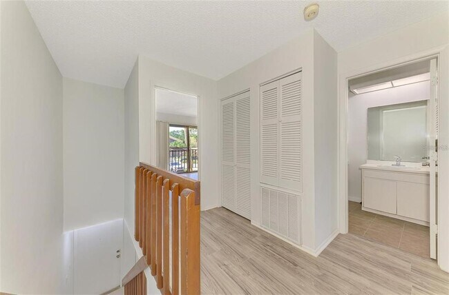 Building Photo - 935 Sunridge Way