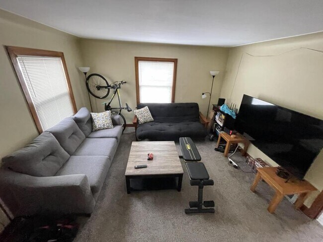 Building Photo - 1323 N 21st St