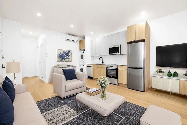 Building Photo - 127 E 7th St