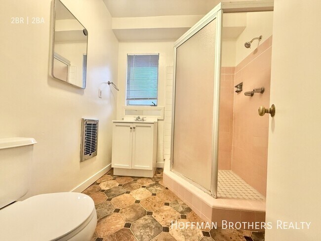 Building Photo - 11950 Laurelwood Dr