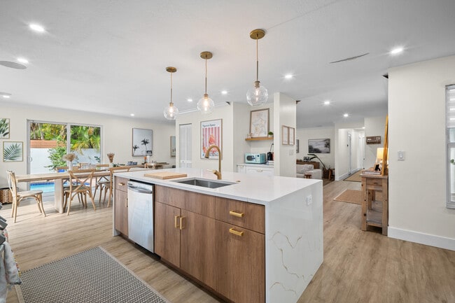 Building Photo - 2421 SW 29th Way