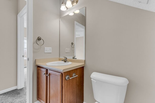 Building Photo - 3 Bedroom 2.5 Bathroom Townhome in Cypress Point - Richmond Hill