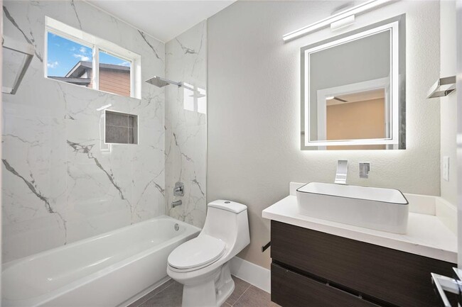 Building Photo - 608 W 28th St