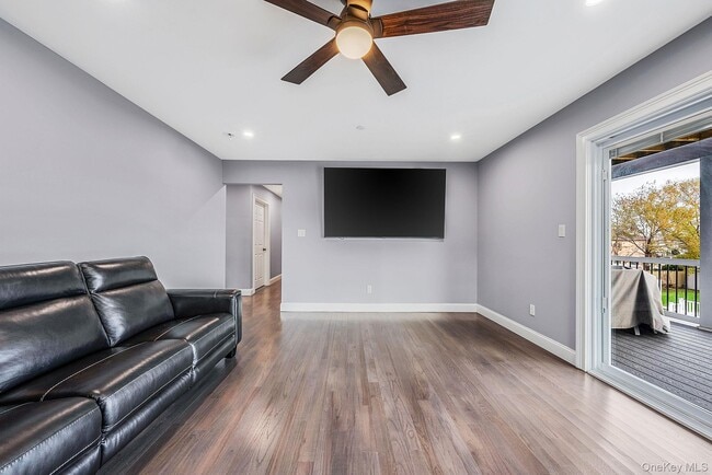 Building Photo - 449 Nassau Ave