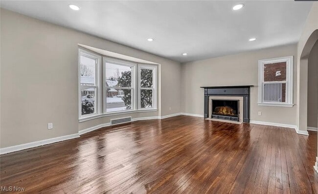 Building Photo - 13614 Cedar Rd