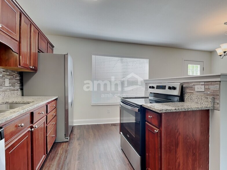 Building Photo - 5412 Singh Ln