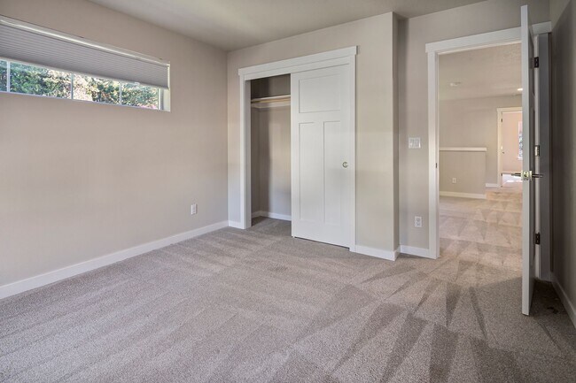 Building Photo - Stunning 3BD/3BATH Home in the Heart of Hi...