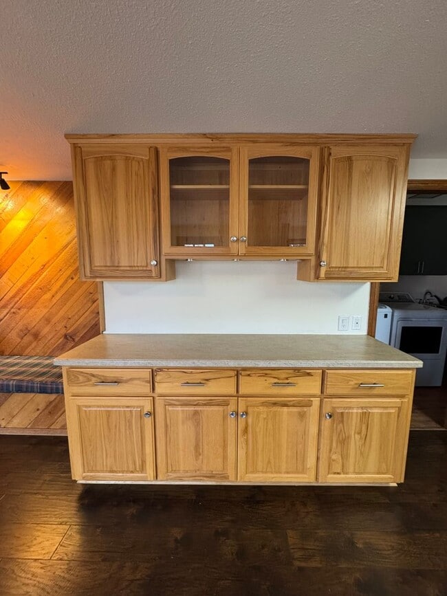 Building Photo - 3 Bdrm, 3 Bath home in Lynnewood with Gourmet Kitchen, 3 miles to Sky Lakes Medical Ctr and OIT