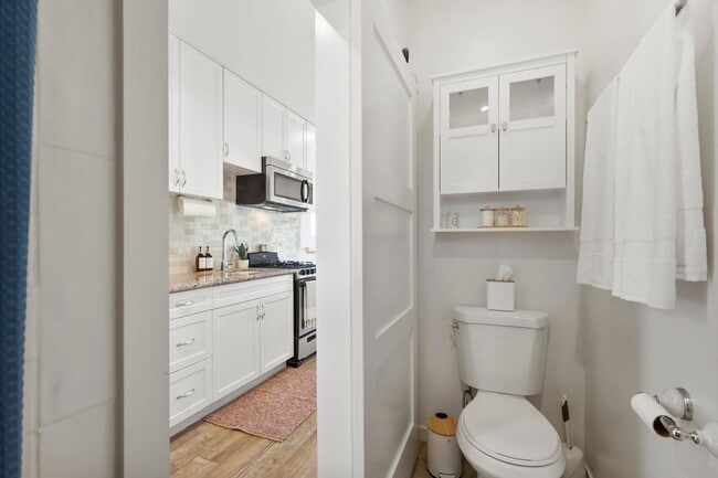 Building Photo - Stunning 1 Bedroom/1 Bathroom in Oceanside!