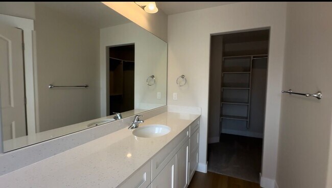 Building Photo - 13646 S Watts Ln