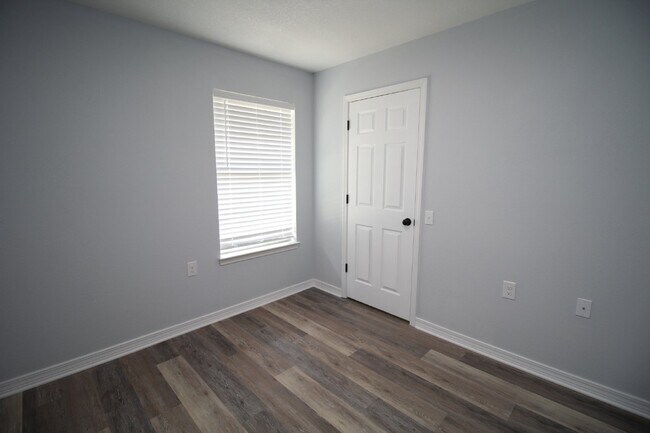 Building Photo - Updated Fox Hollow 3BR Home Near 9 Mile Rd with LVP Flooring, Granite Kitchen, 2-Car Garage & Fen...